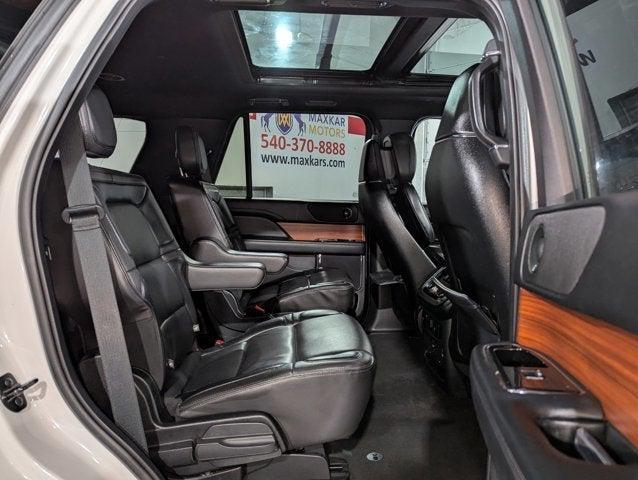 Photo of 2018 White Platinum Metallic Tri-Coat Lincoln Navigator