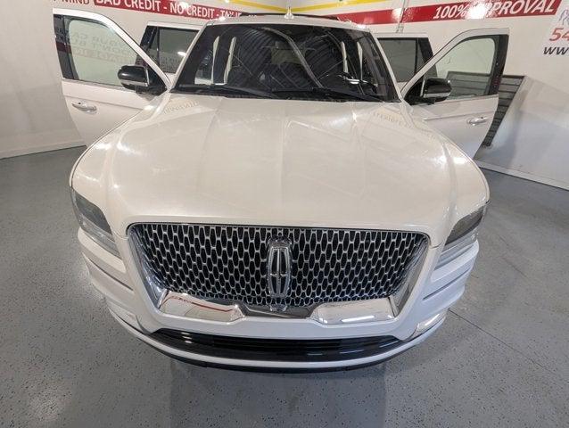 Photo of 2018 White Platinum Metallic Tri-Coat Lincoln Navigator