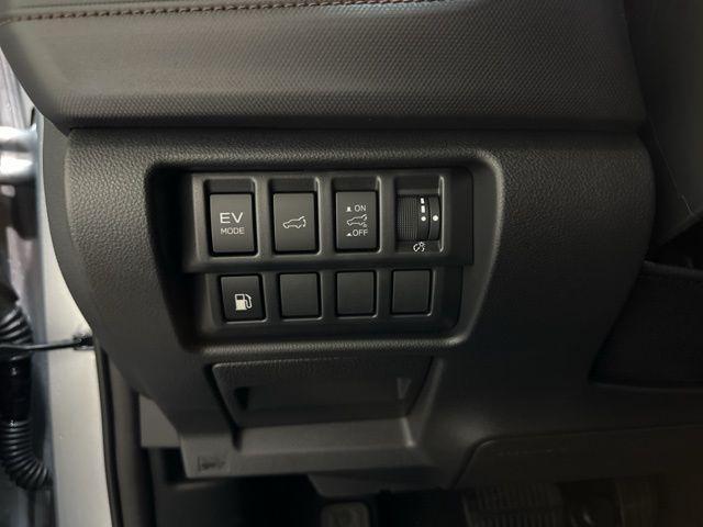 Photo of 2025 Ice Silver Metallic Subaru Forester Hybrid