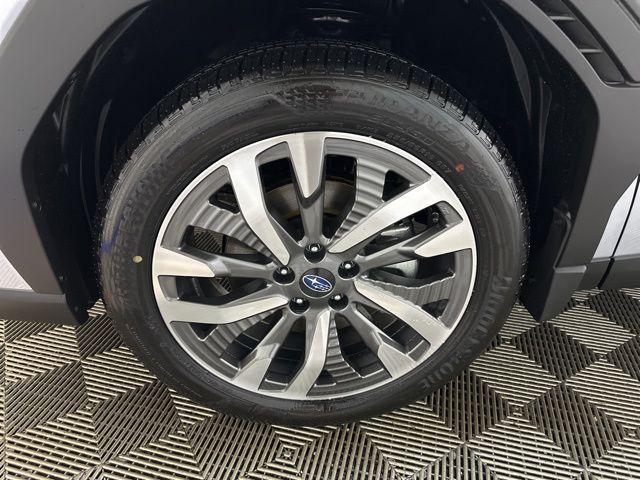 Photo of 2025 Ice Silver Metallic Subaru Forester Hybrid