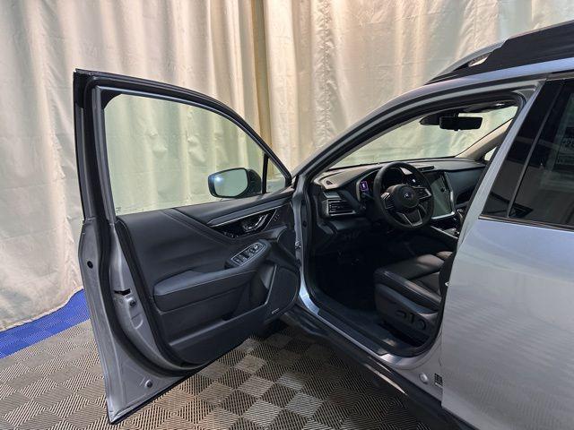 Photo of 2025 Ice Silver Metallic Subaru Outback