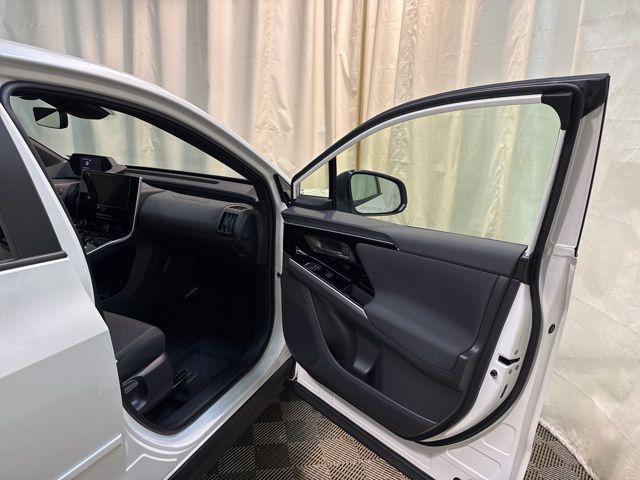 Photo of 2023 Cosmic White Pearl Subaru Solterra