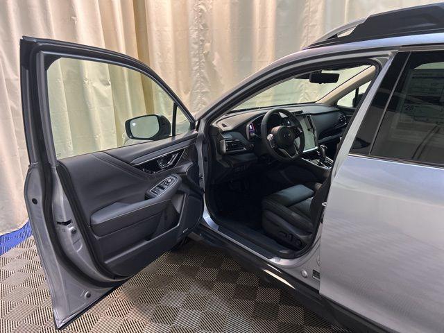 Photo of 2025 Ice Silver Metallic Subaru Outback