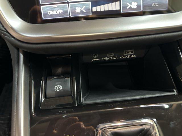 Photo of 2025 Crystal White Pearl Subaru Legacy
