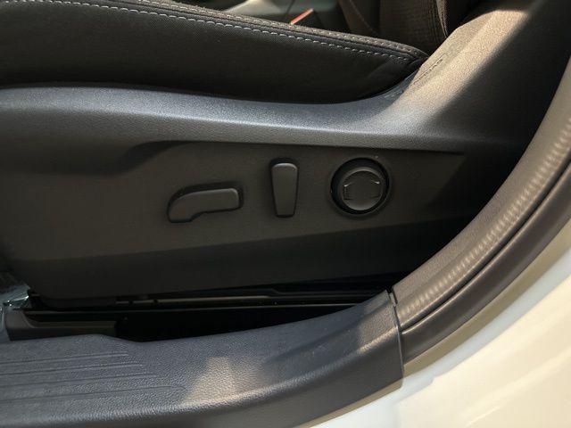 Photo of 2025 Crystal White Pearl Subaru Legacy