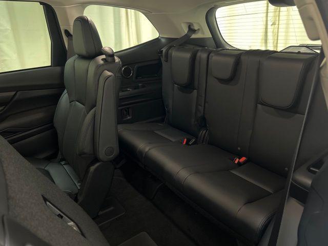 Photo of 2025 Crystal White Pearl Subaru Ascent