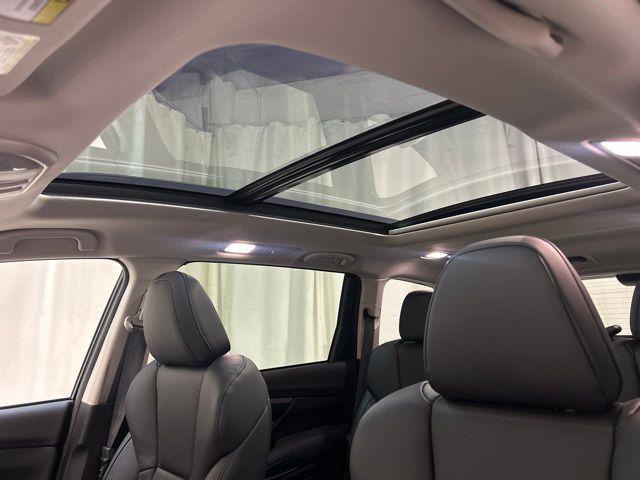 Photo of 2025 Crystal White Pearl Subaru Ascent