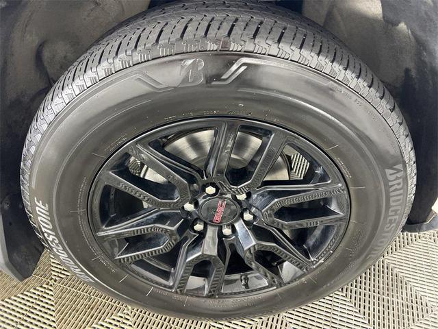 Photo of 2023 Summit White GMC Sierra 1500