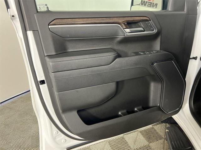 Photo of 2023 Summit White GMC Sierra 1500