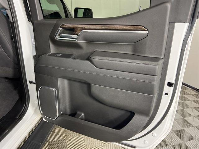Photo of 2023 Summit White GMC Sierra 1500