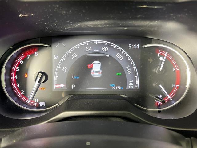 Photo of 2020 Super White Toyota RAV4