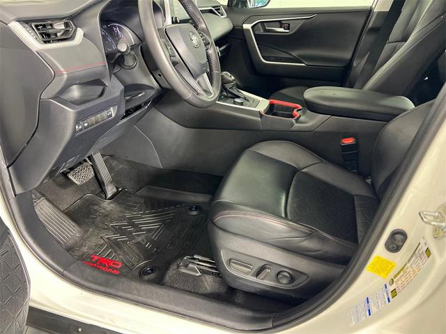 Photo of 2020 Super White Toyota RAV4