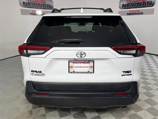 Photo of 2020 Super White Toyota RAV4