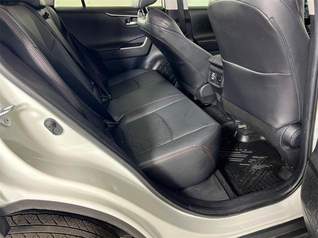 Photo of 2020 Super White Toyota RAV4