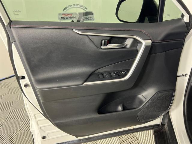 Photo of 2020 Super White Toyota RAV4