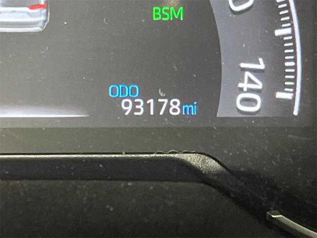 Photo of 2020 Super White Toyota RAV4