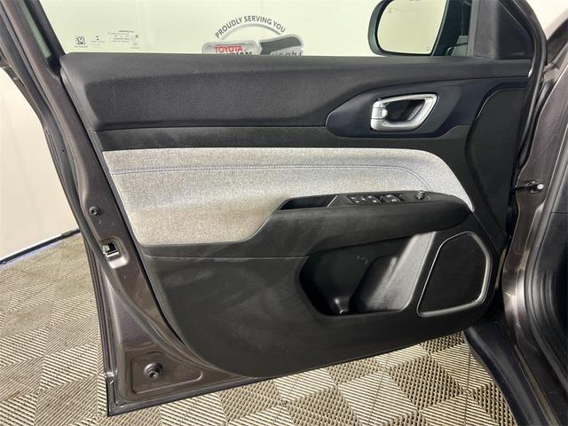 Photo of 2022 Granite Crystal Metallic Clearcoat Jeep Compass