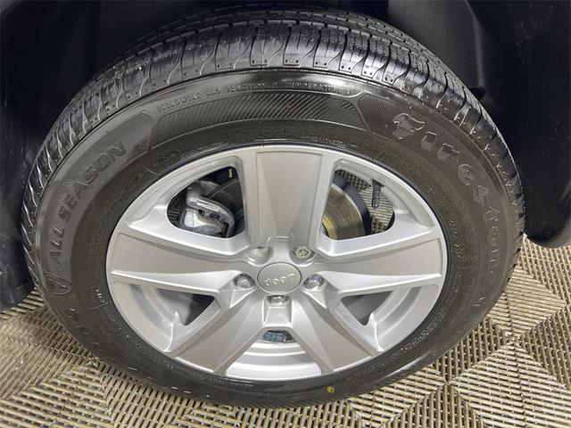 Photo of 2022 Granite Crystal Metallic Clearcoat Jeep Compass