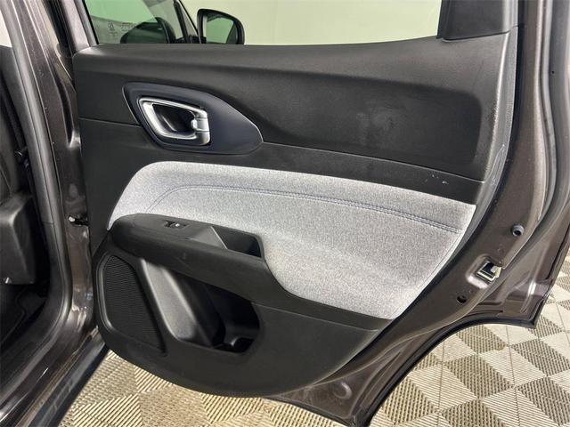 Photo of 2022 Granite Crystal Metallic Clearcoat Jeep Compass