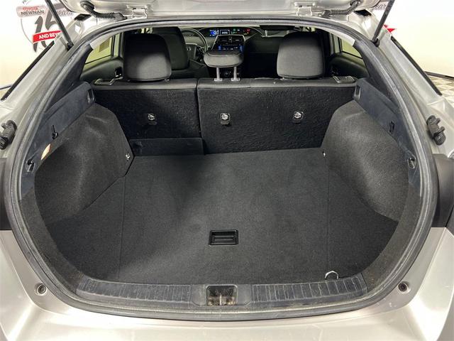 Photo of 2019 Classic Silver Metallic Toyota Prius