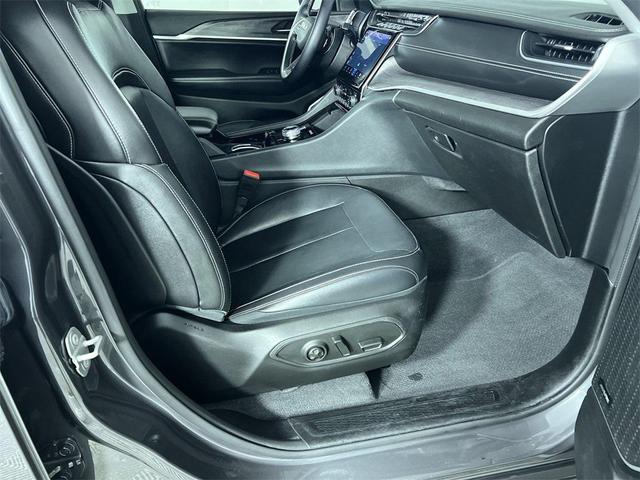 Photo of 2021 Baltic Gray Metallic Clearcoat Jeep Grand Cherokee L