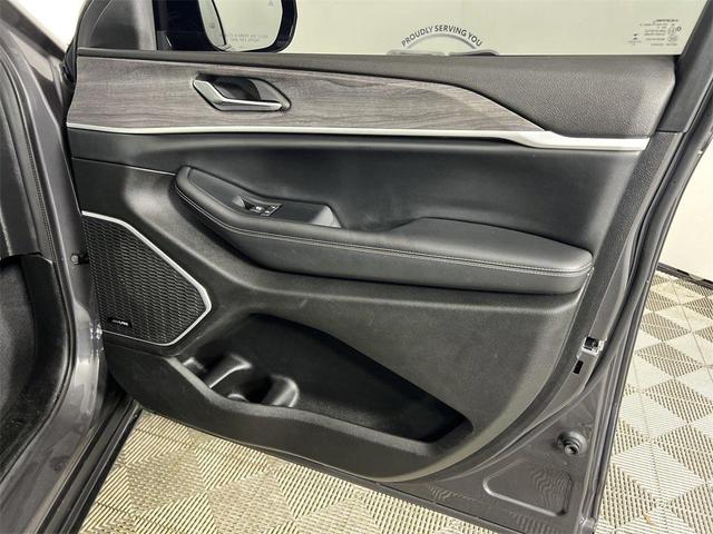 Photo of 2021 Baltic Gray Metallic Clearcoat Jeep Grand Cherokee L
