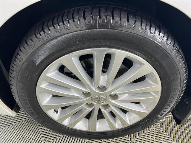 Photo of 2014 Blizzard Pearl Toyota Avalon Hybrid