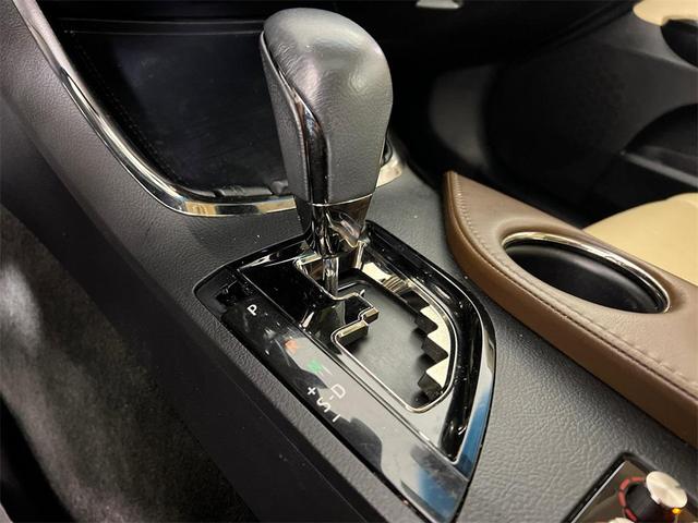 Photo of 2014 Blizzard Pearl Toyota Avalon Hybrid