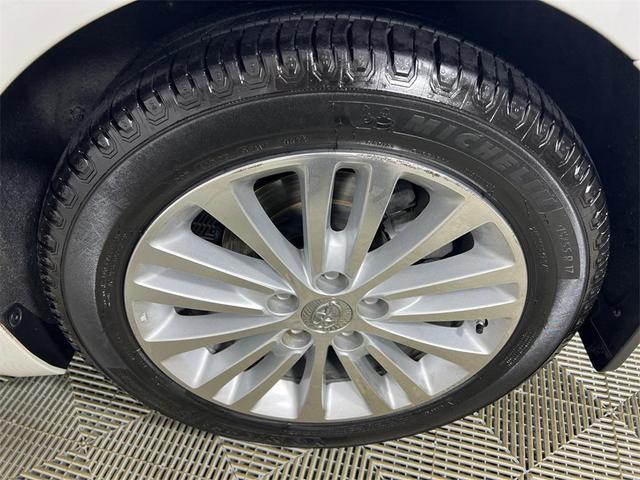 Photo of 2014 Blizzard Pearl Toyota Avalon Hybrid