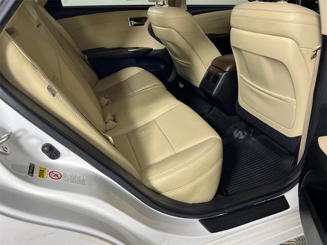 Photo of 2014 Blizzard Pearl Toyota Avalon Hybrid