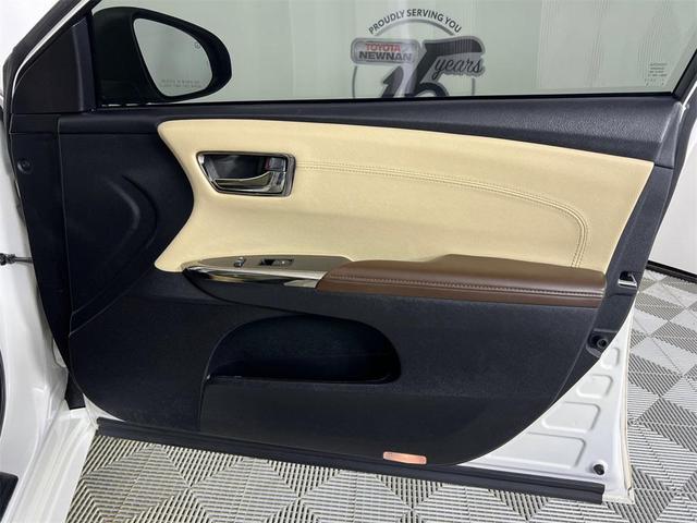 Photo of 2014 Blizzard Pearl Toyota Avalon Hybrid