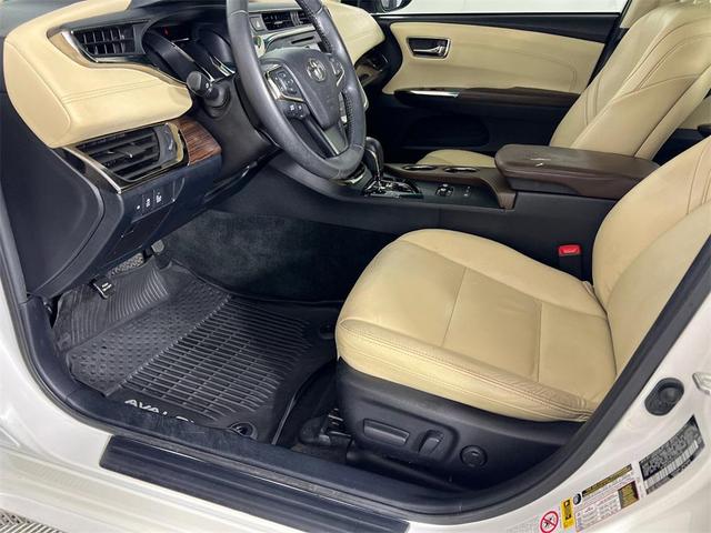 Photo of 2014 Blizzard Pearl Toyota Avalon Hybrid