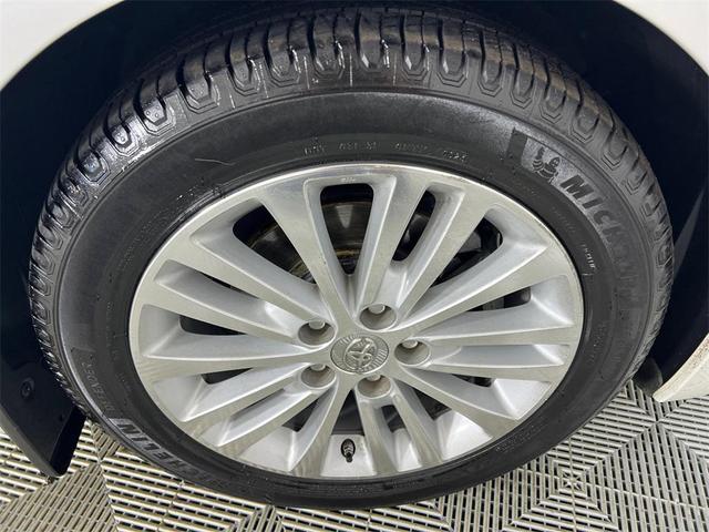 Photo of 2014 Blizzard Pearl Toyota Avalon Hybrid
