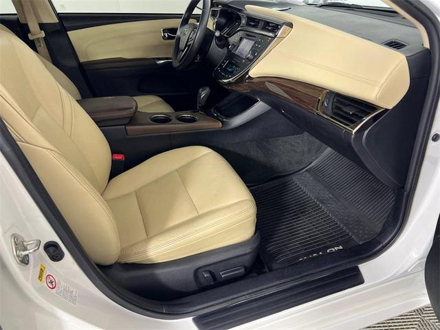 Photo of 2014 Blizzard Pearl Toyota Avalon Hybrid