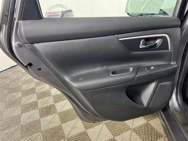 Photo of 2016 Grey Nissan Altima