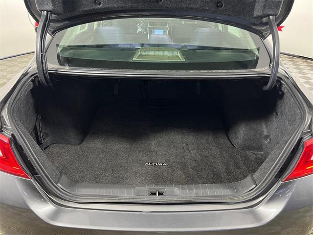 Photo of 2016 Grey Nissan Altima