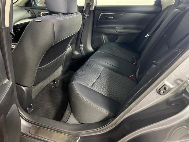 Photo of 2016 Grey Nissan Altima