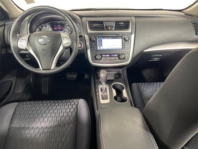 Photo of 2016 Grey Nissan Altima