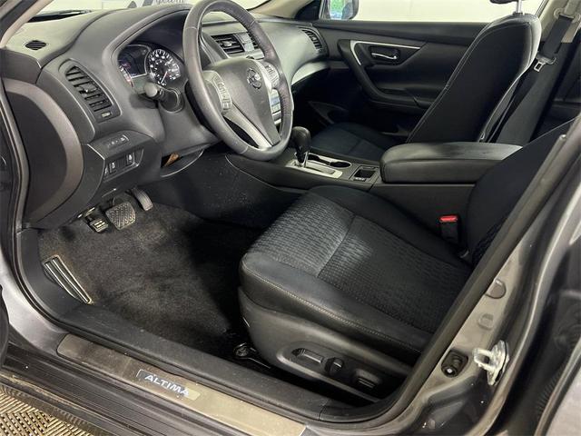 Photo of 2016 Grey Nissan Altima