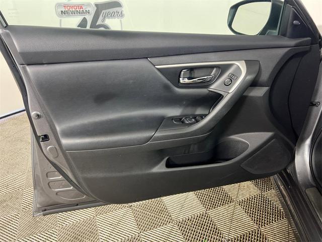 Photo of 2016 Grey Nissan Altima
