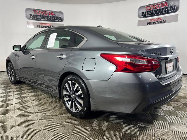 Photo of 2016 Grey Nissan Altima