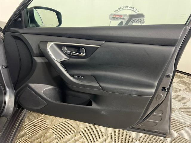 Photo of 2016 Grey Nissan Altima