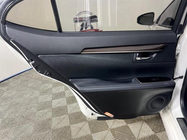 Photo of 2017 Eminent White Pearl Lexus ES 350