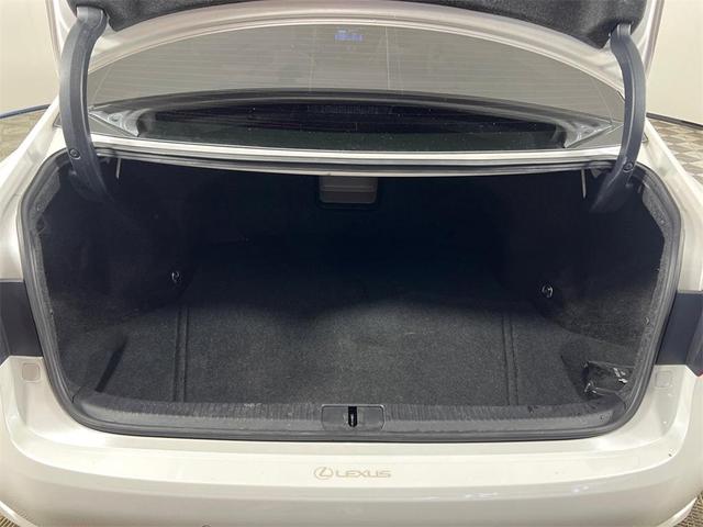 Photo of 2017 Eminent White Pearl Lexus ES 350