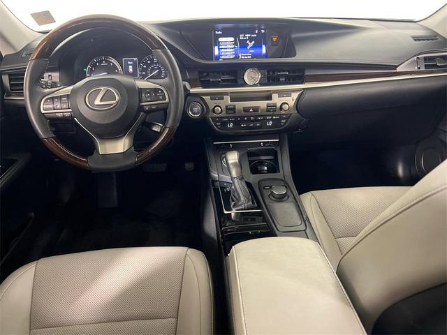 Photo of 2017 Eminent White Pearl Lexus ES 350