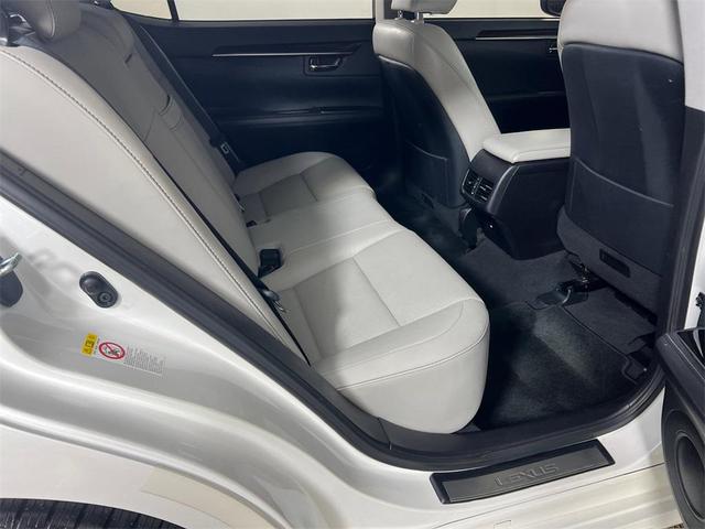 Photo of 2017 Eminent White Pearl Lexus ES 350