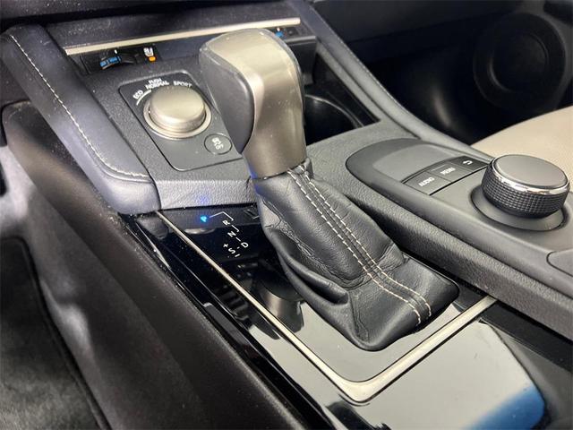 Photo of 2017 Eminent White Pearl Lexus ES 350