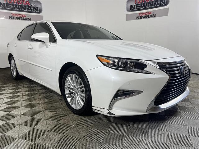 Photo of 2017 Eminent White Pearl Lexus ES 350