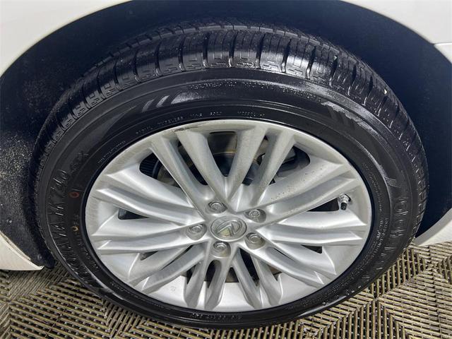 Photo of 2017 Eminent White Pearl Lexus ES 350