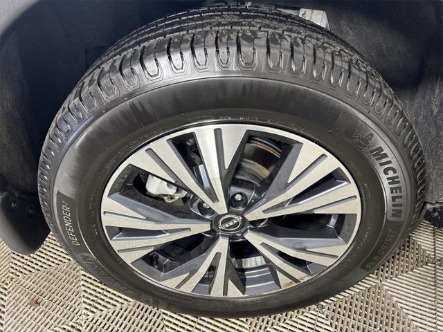 Photo of 2023 Brilliant Silver Metallic Nissan Rogue